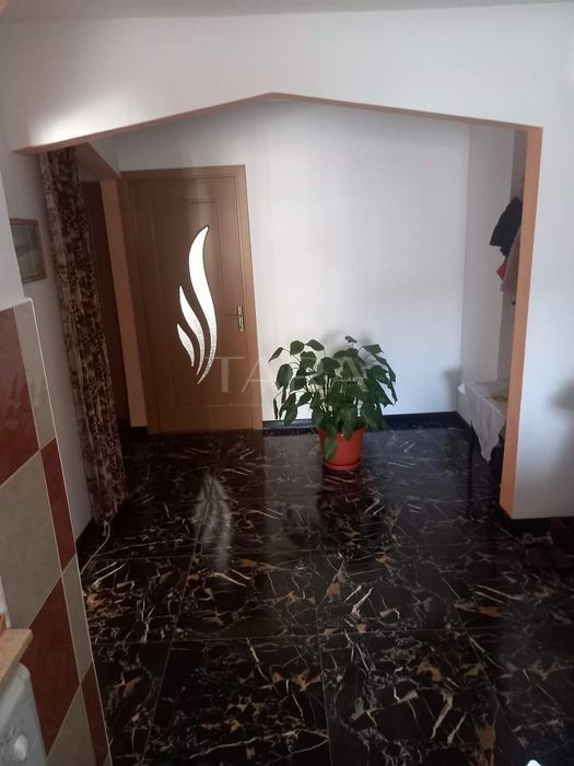 Vanzare apartament cu 3 camere in Apahida, central - Poză 1