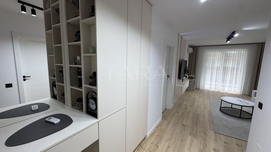 Apartament modern, finisat premium, balcon mare, mobilat complet. - Poză 5