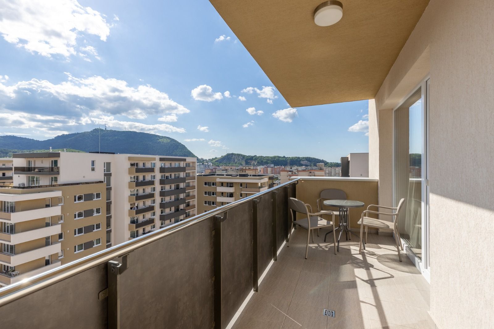 Inchiriem apartament 3 camere mobilat utilat lux cu parcare subterana - Poză 3