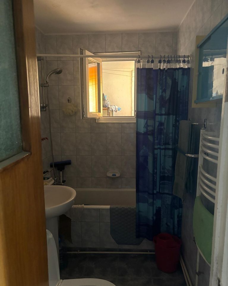 Apartament 3 camere. Centrala proprie. Bld. Brancoveanu. Zona Covasna. - Poză 6