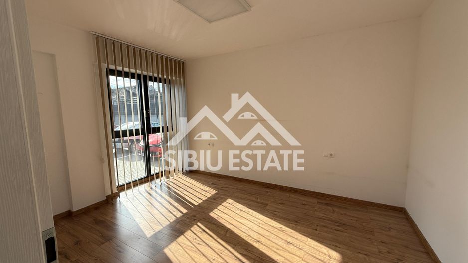 Spatiu de birouri de inchiriat cu 2 camere, 2 locuri de parcare - Poză 1