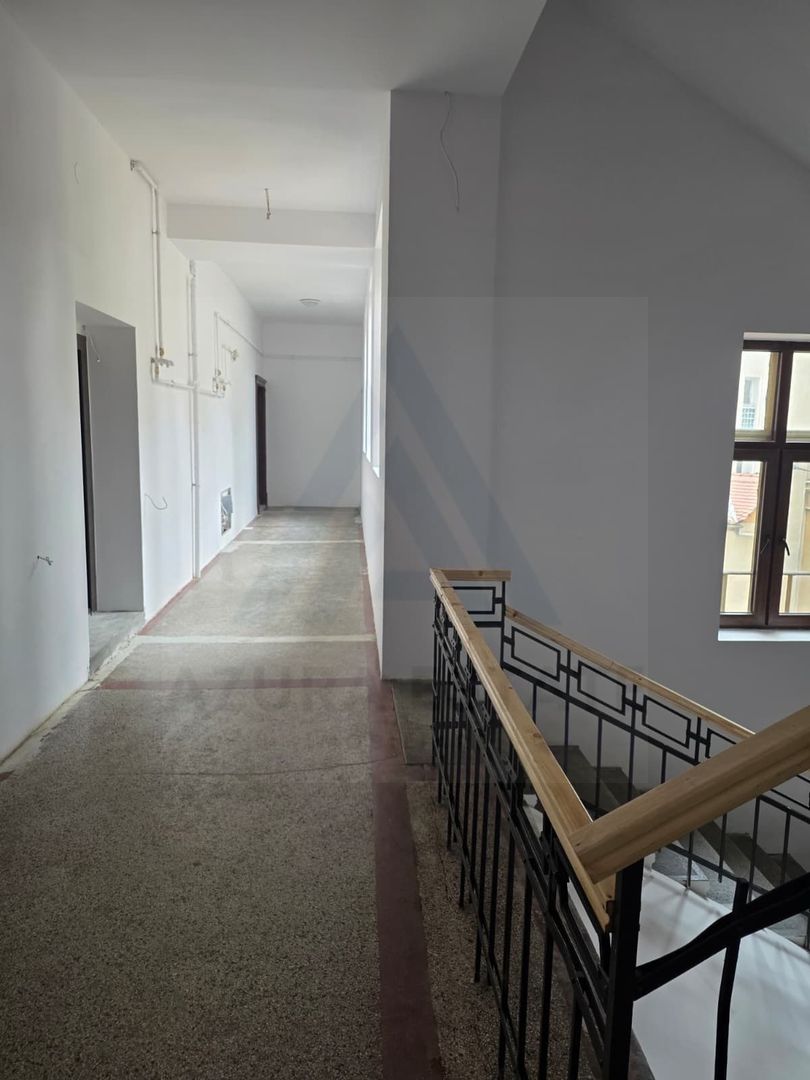 Garsonieră renovata 35 mp etaj 1 dispune de  pivnita in zona Centrala - Poză 9