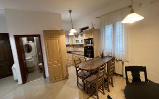 Apartament 3 camere, garaj si boxa - zona Centrala-Prefectura - Poză 1