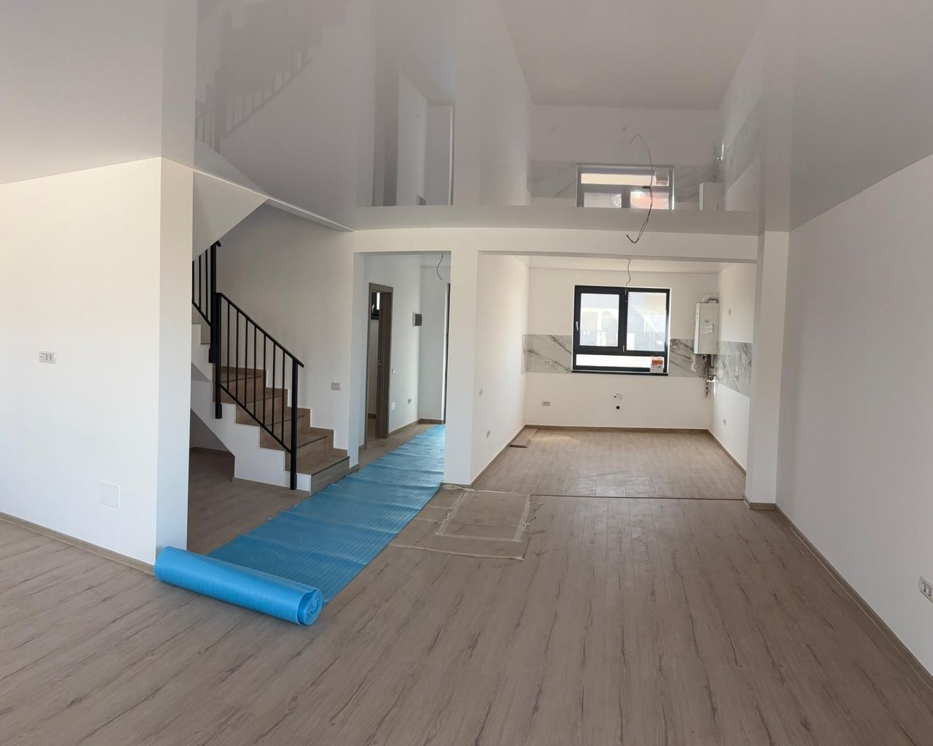Duplex modern intr-o zona linistita - Poză 1