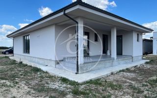 Casă de vânzare cu 4 camere în Santandrei , Bihor - Poză 2