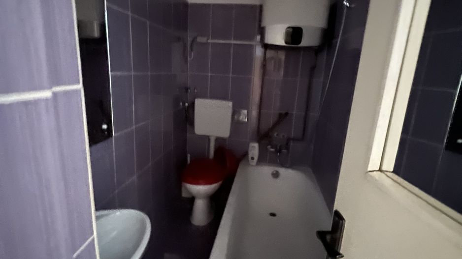 vand apartament 2 camere zona Bulevardul Revolutiei ,etaj 1, decomanda - Poză 5