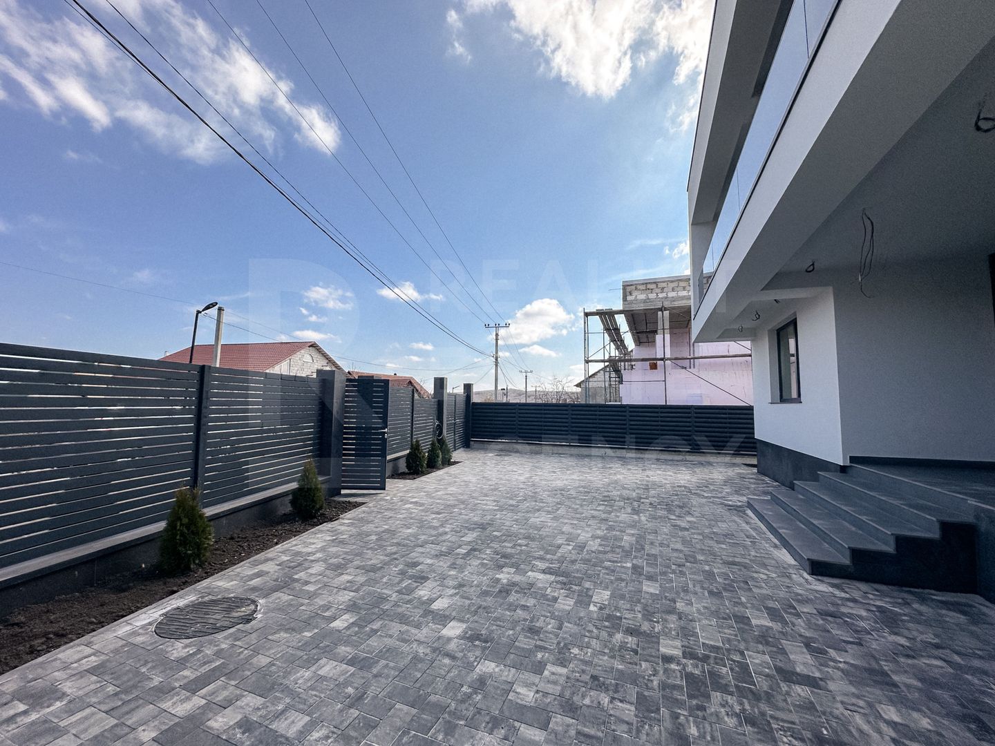 Vânzare, Hi-Tech, 2 nivele, 4 camere, strada  A. Lăpușneanu, Budești - Poză 4