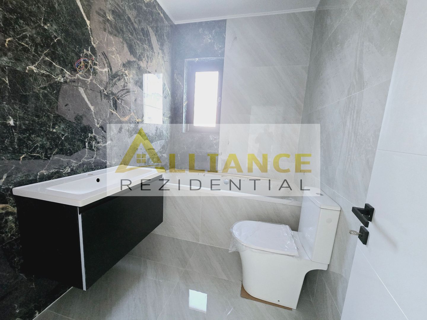 Vila individuala-5 camere-200m de autobuz-pod cu placa de beton - Poză 5