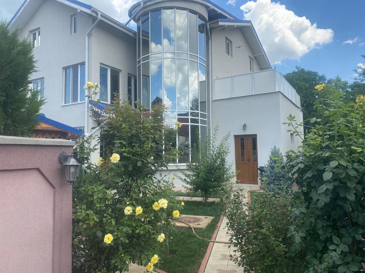 Oportunitate:clinica, birouri etc! Vanzare casa cu 4 camere-Targoviste - Poză 1