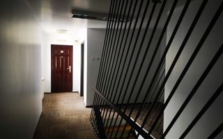 Casă spațioasă, ideală pentru locuință sau afacere - Poză 2