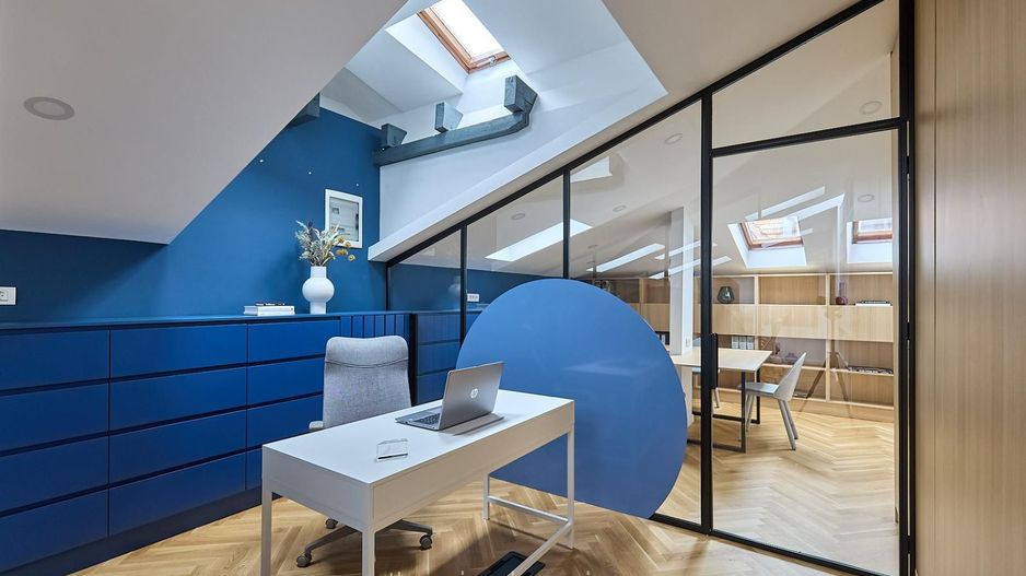 Birou amenajat | Mobilat si utilat | Cladire consolidata si renovata - Poză 17