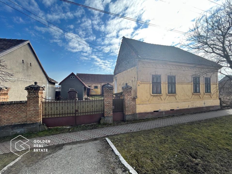 Casa traditionala cu teren generos in Odvos, județul Arad - Poză 1