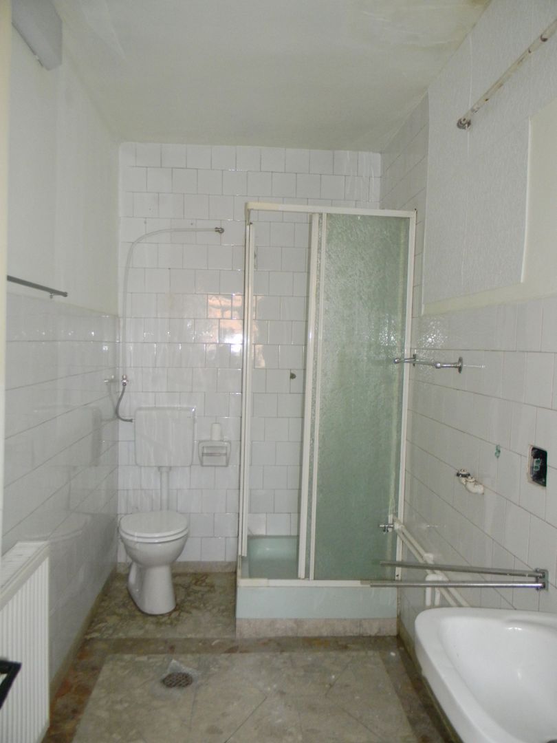 Proprietate cu 2 hale si casa la inchiriat,teren 1350mp - Poză 19