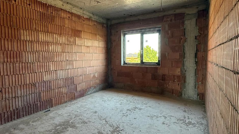 Casa individuala- 3 dormitoare - teren mare -Dumbravita - Poză 9