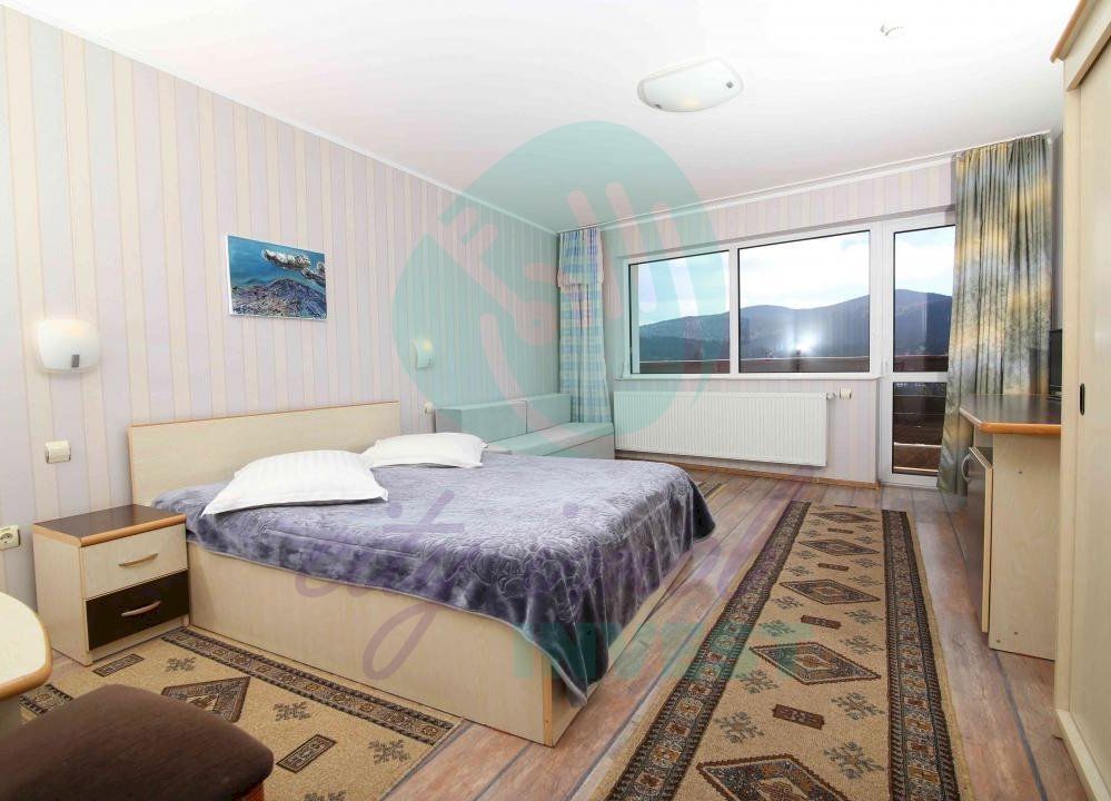 Vila cu 24 de camere cu priveliste superba ideal investitie in PREDEAL - Poză 33