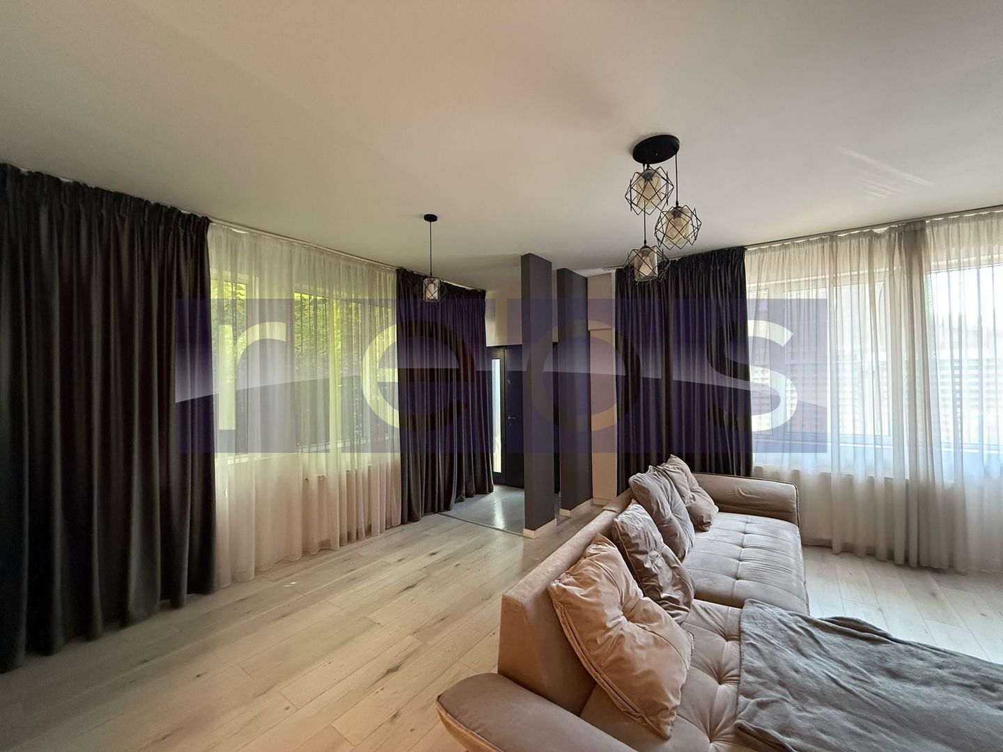 VANZARE VILA 6 CAMERE | EROII REVOLUTIEI | CURTE | 2 LOCURI DE PARCARE - Poză 3