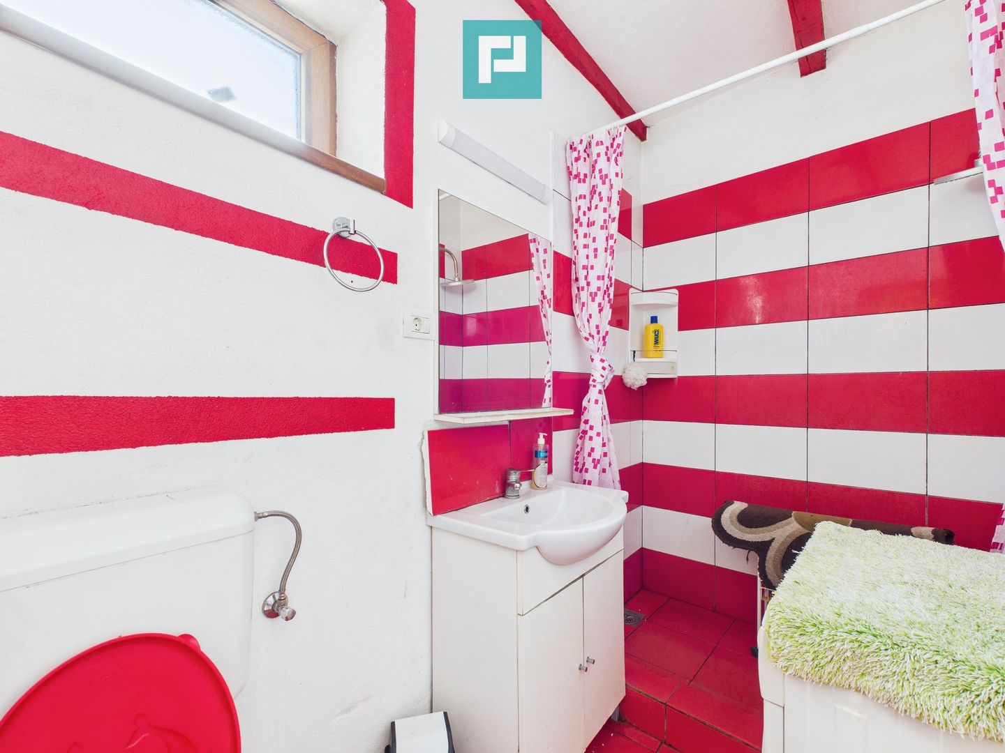 Casă cu 4 camere în zona Parneava - Poză 6