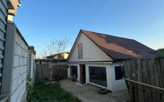 Casă de vânzare în Valea Adâncă, aproape de CUG Nicolina - Poză 1