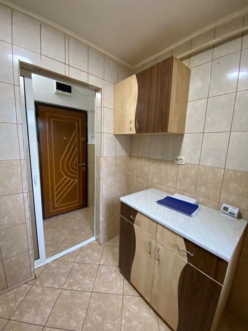 De vanzare apartament cu 2 camere mobilat si utilat, Micro 38, etaj 3 - Poză 3