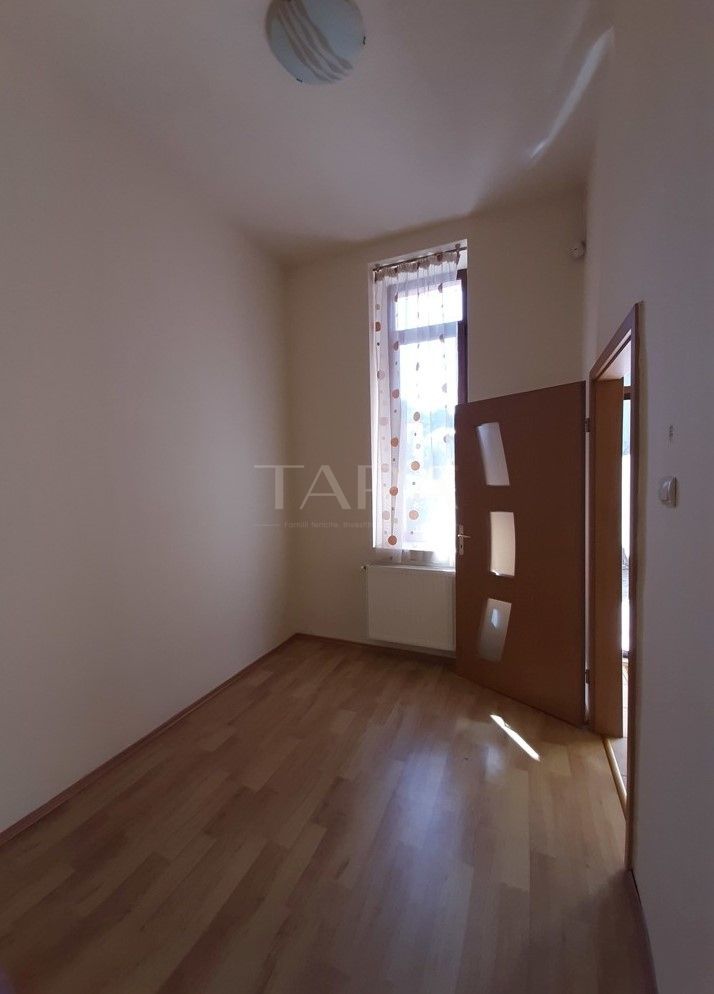 De vanzare apartament cu 3 camere in zona Centrala - Poză 5
