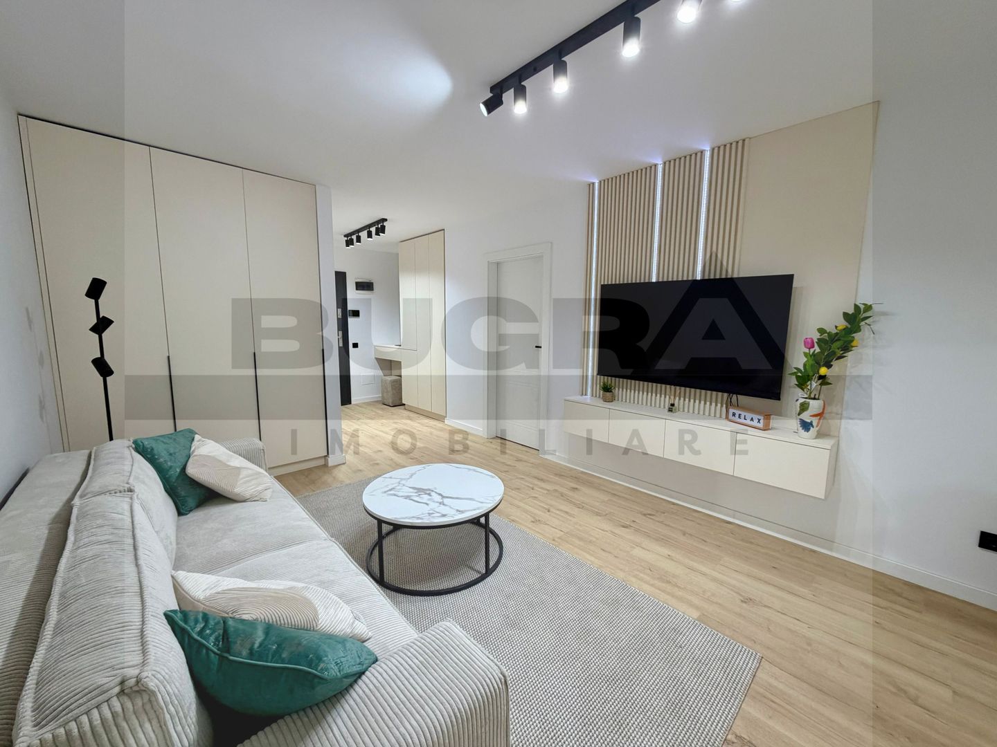 Apartament 2 camere, finisat, parcare, zona Elite - Poză 2