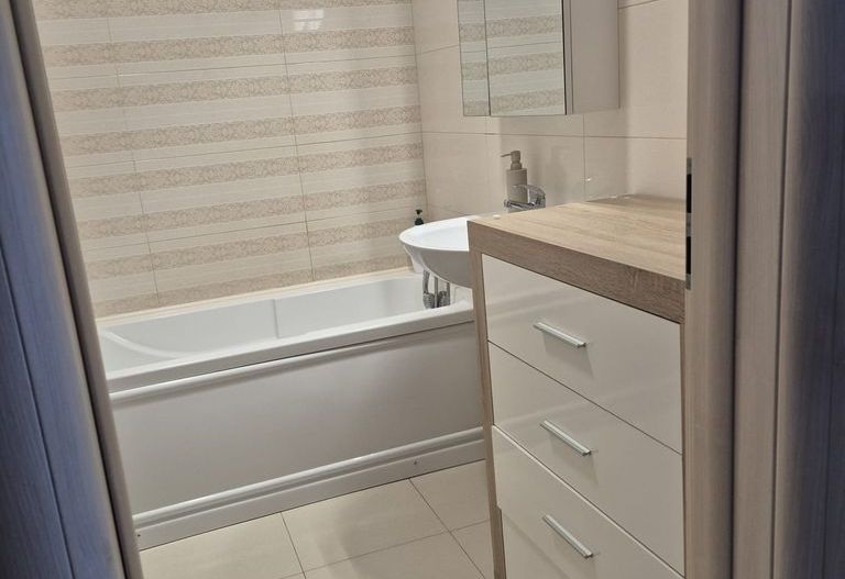 Apartament cu 2 camere si loc de parcare inclus - Poză 7