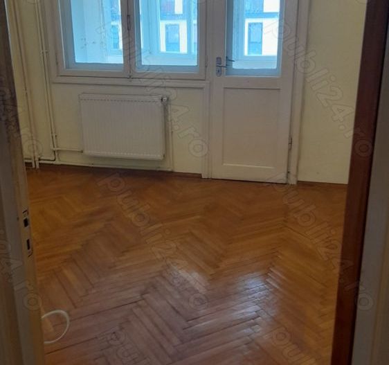 De vanzare ap 4 camere decomandat blv.Dacia - Poză 2