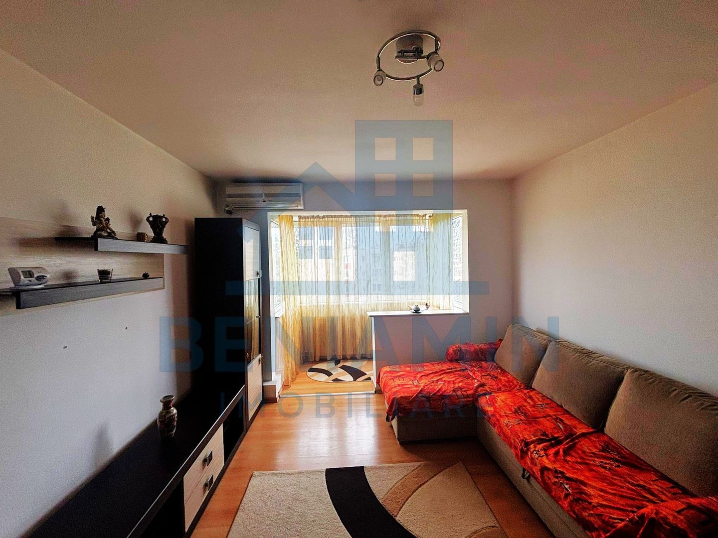 2 camere-49mp-mobilat-utilat-anvelopat-balcon-etaj 4-Astra-Saturn - Poză 2