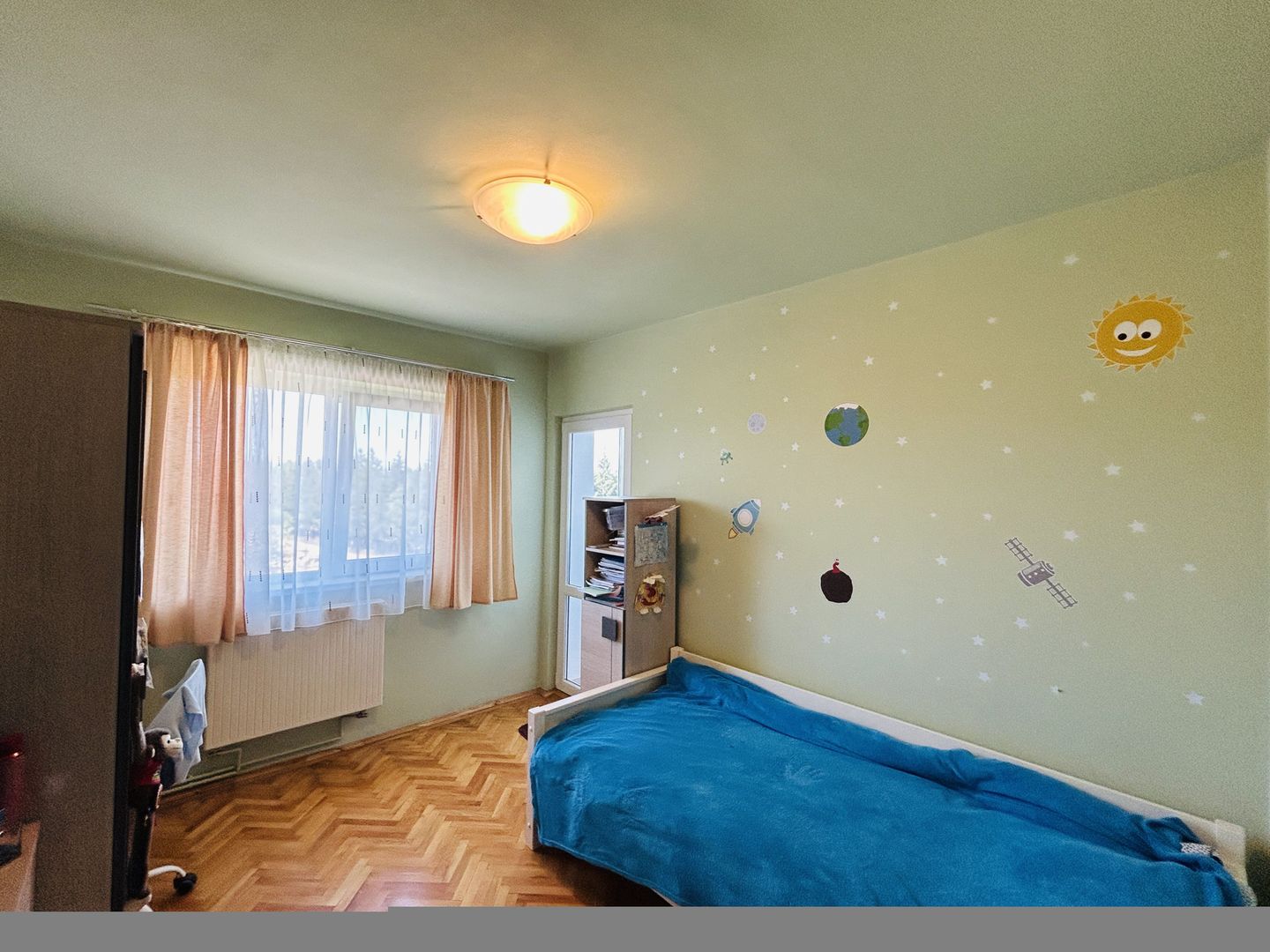 Apartament decomandat, cu 3 camere, 2 bai, 2 balcoane - Zona Strand - Poză 9