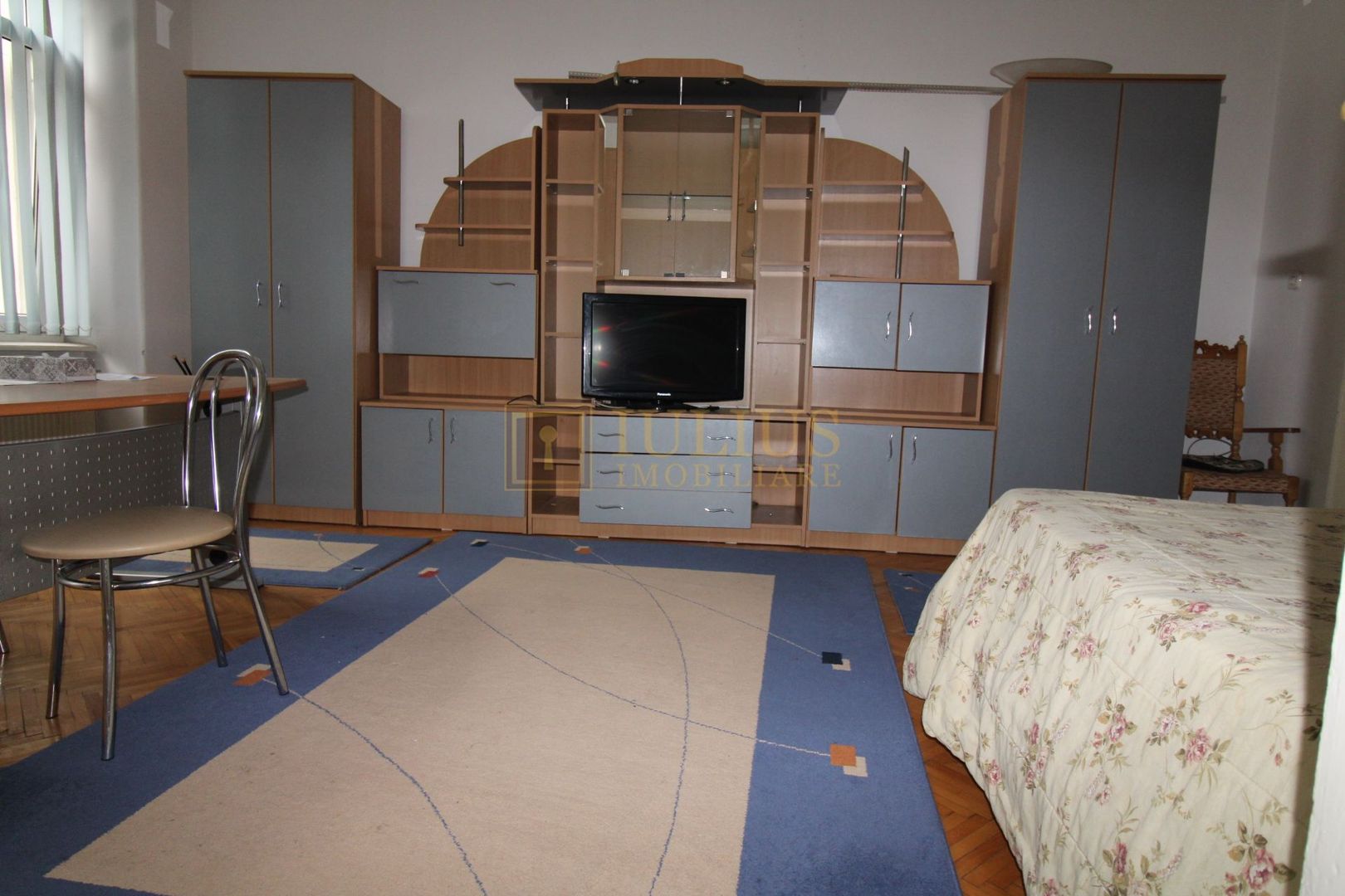 ideal pentru studenti sau o familie, cladire istorica, centrala proprie - Poză 1