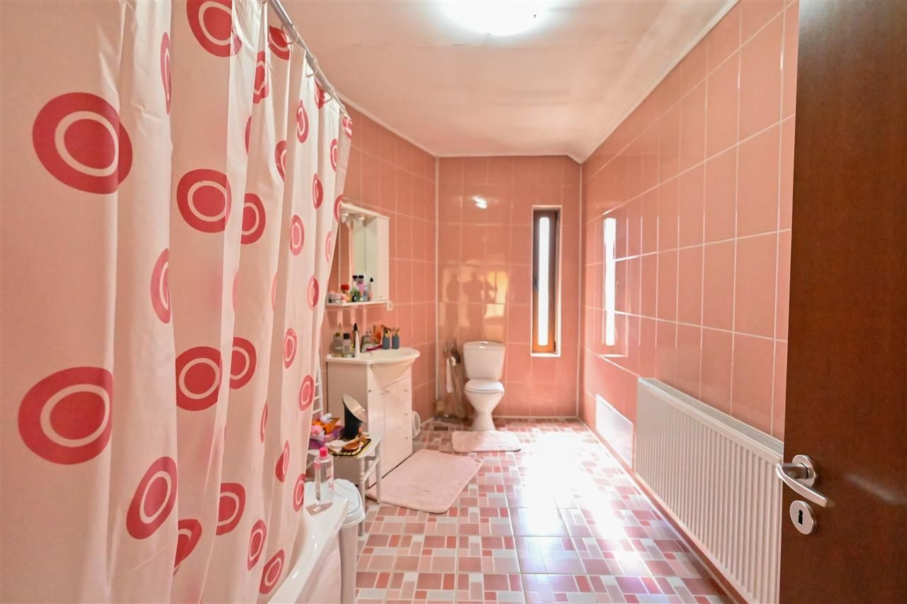 Vila cu 1.500 mp teren, gradina amenajata, linistita zonare,  Halchiu, Brasov - Poză 11
