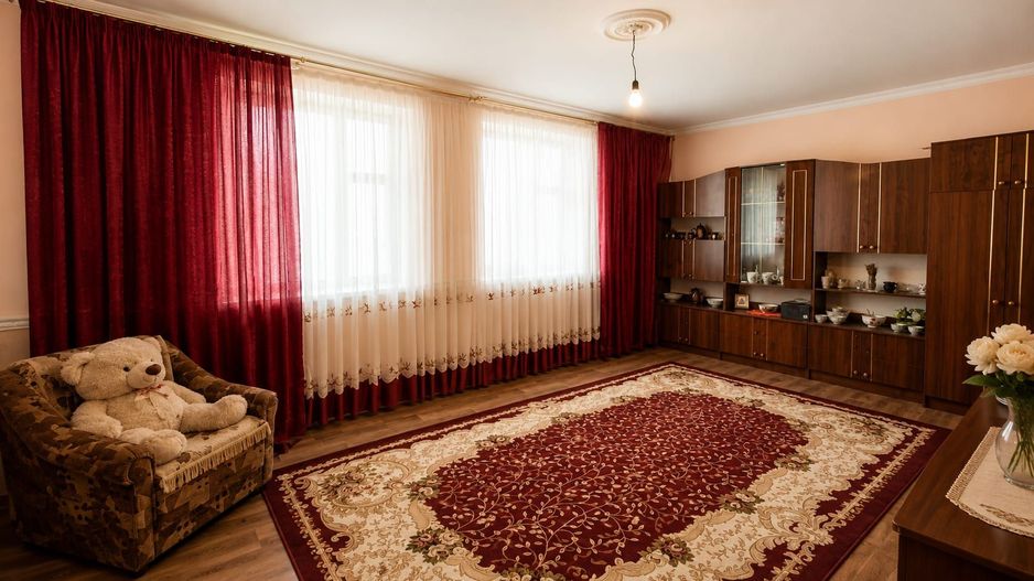 Casă cu teren 6.76 ari în Grătiesti, Chișinău - Poză 4