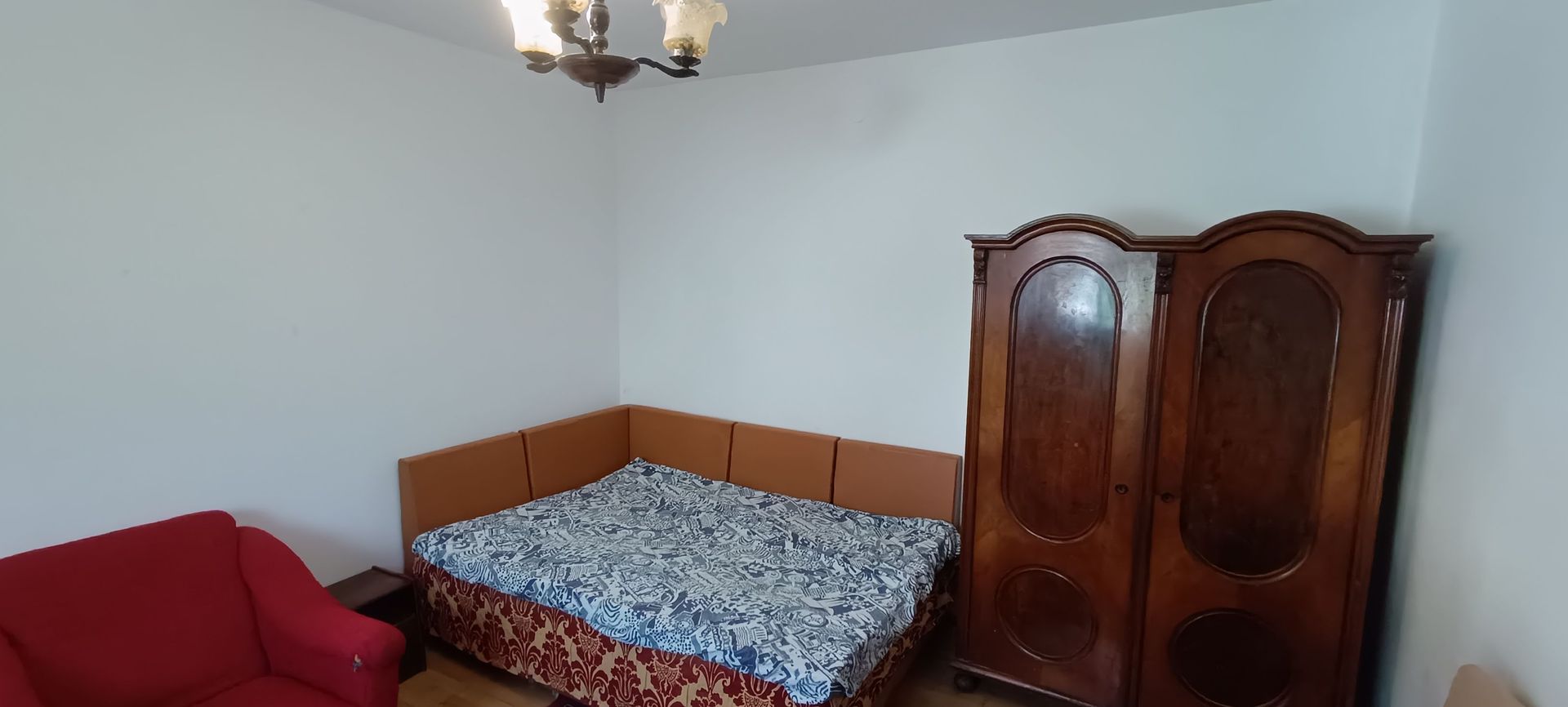 Apartament de închiriat la curte comună chiar în Complexul Studențesc - Poză 1
