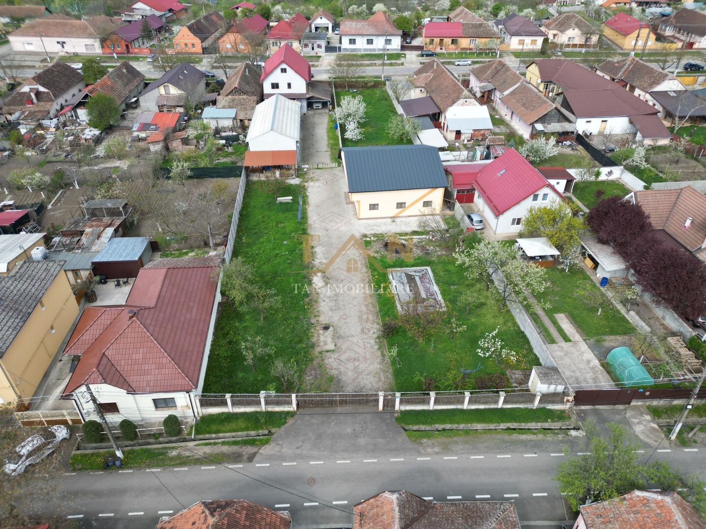 Proprietate multifunctionala Giarmata ideala antreprenori - Poză 1