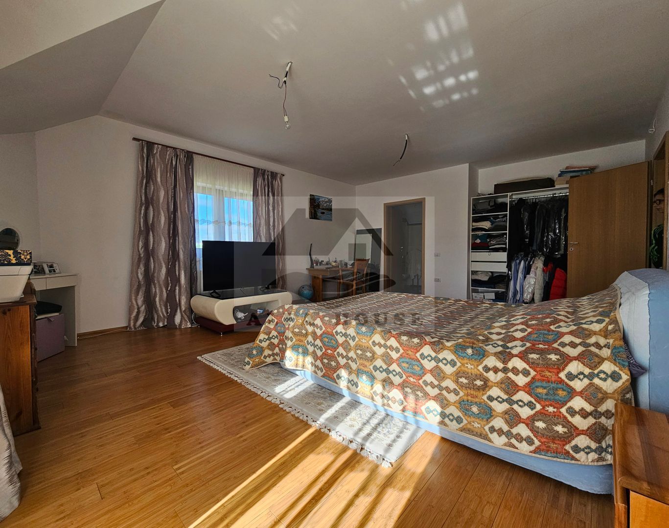 Casă individuala cu 5 camere, 270 mp, Tractorul - zona Coresi - Poză 23