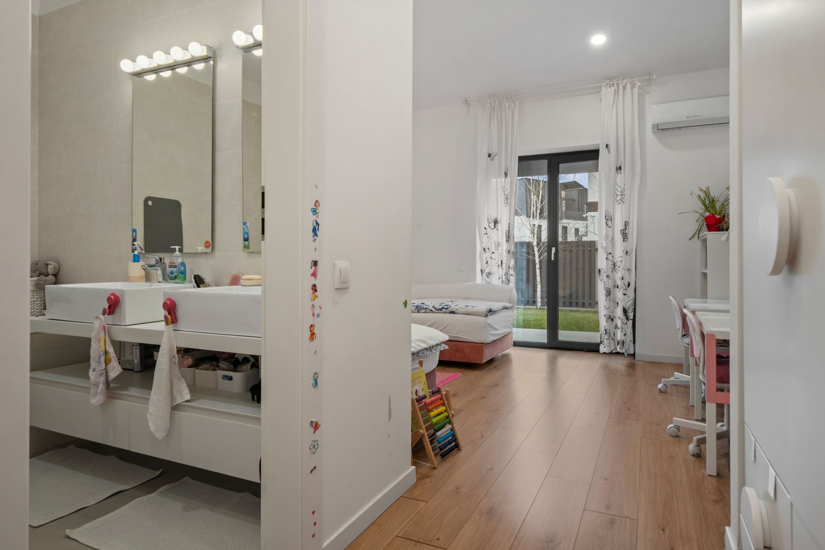 Vila pe parter cu 5 camere  | 655 mp teren | dotata cu panouri solare - Poză 19