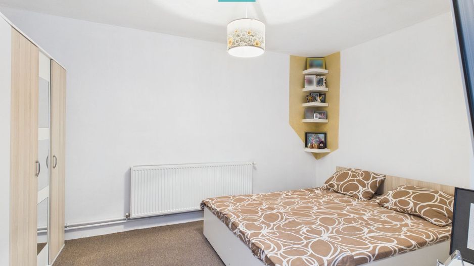 Casă cu 4 camere în Curtici pentru investiții - Poză 5