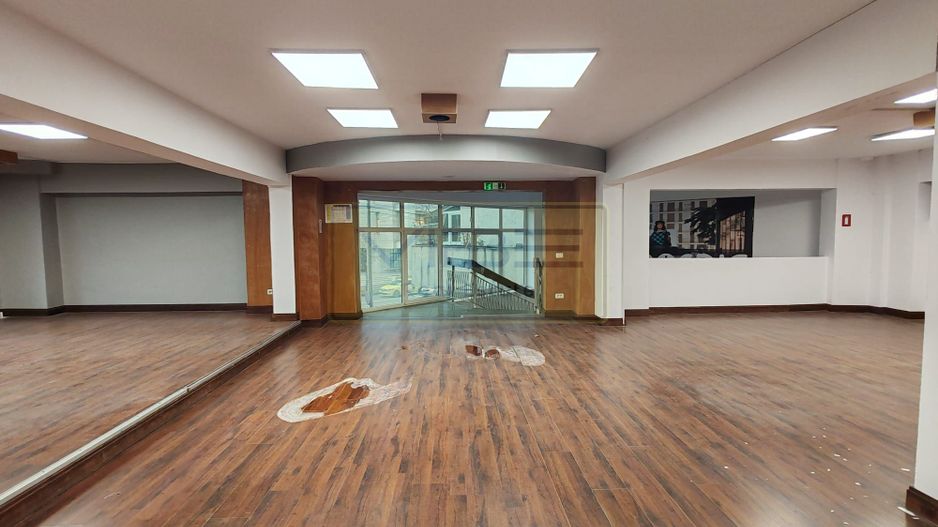 Sf. Lazar- Spatiu comercial la bulevard- vad/ trafic pietonal intens ! - Poză 12