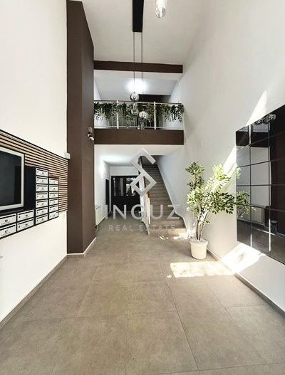 3 camere 92mp, Unirii 78 - Alba Iulia, recent renovat, prima inchiriere, centrala termica, vedere libera spre blvd - Poză 1