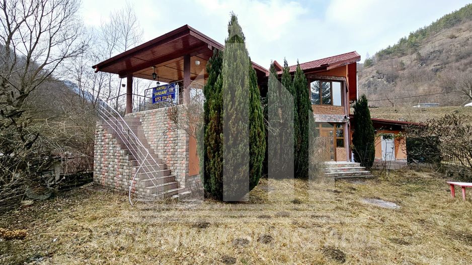Casa de vacanta cu potential de Pensiune Turistica, Ramet - Poză 1