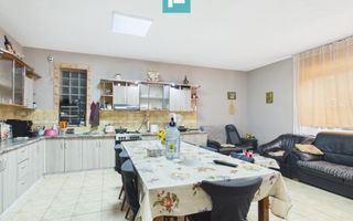 Casă cu 4 camere și teren de 1.910 mp în Macea - Poză 8