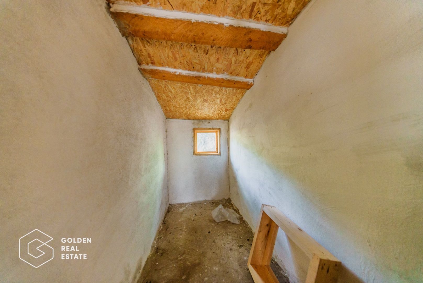 Vila superba, P+E,  Cuvin, 9 camere, 200 mp si teren 1300 mp plus anexa 3 camere - Poză 35