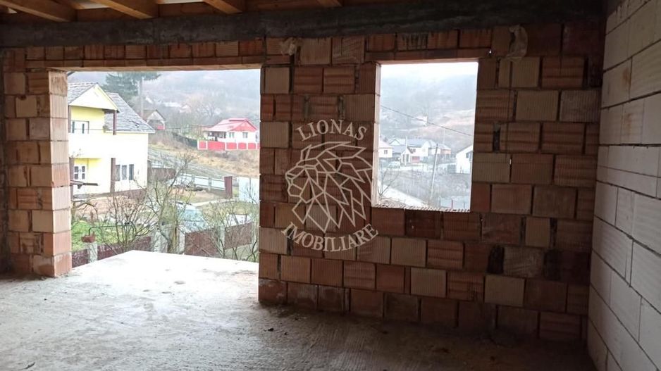 Casa la rosu 212 mp-terasa 25 mp-balcon 11 mp-teren 1034 mp-Teaca - Poză 3