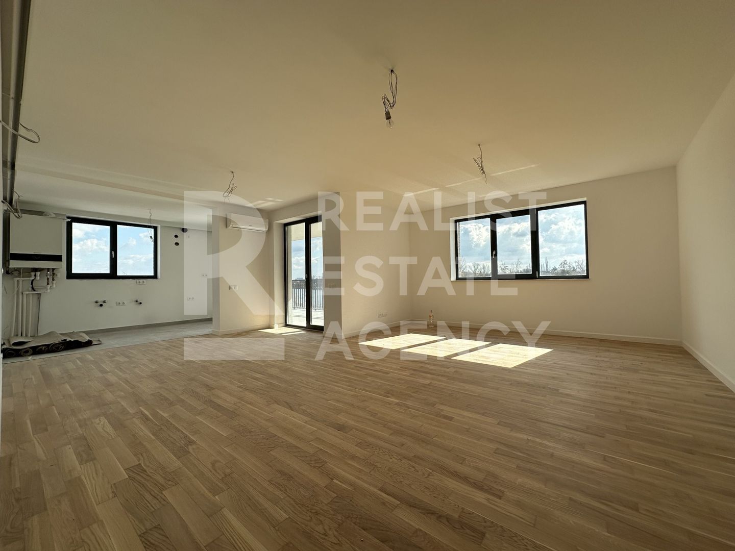 Apartament spațios cu 2 camere, vedere la lac, Sisești - Poză 3