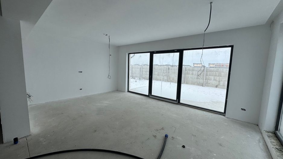 Vile PREMIUM Tunari, spatioase si luminoase - Poză 8