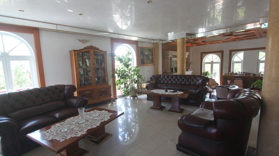 Casă / Vilă cu 8 camere de vânzare în zona Semicentral - Poză 24