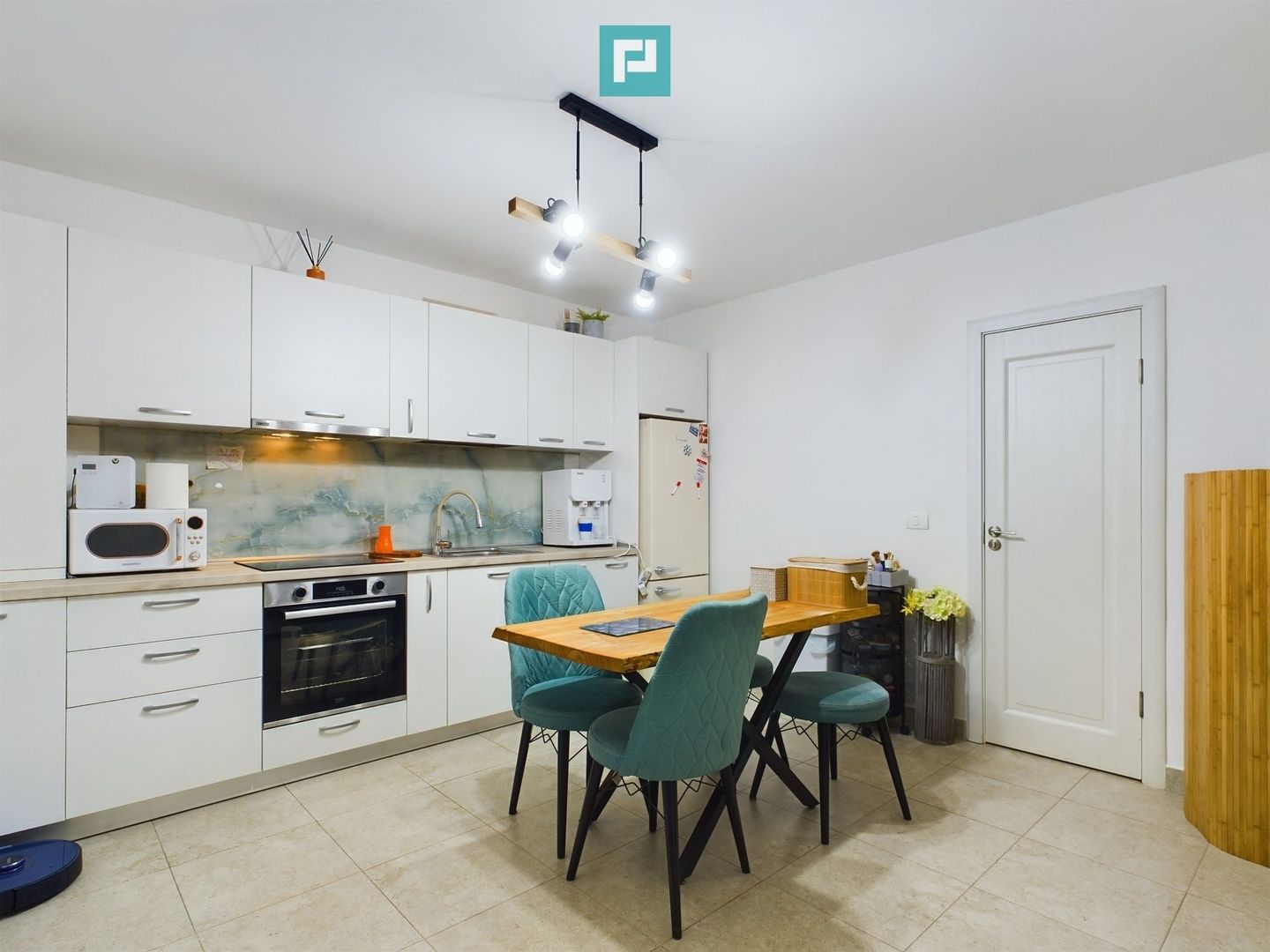 Apartament cu 2 camere la curte , renovat recent - Poză 1