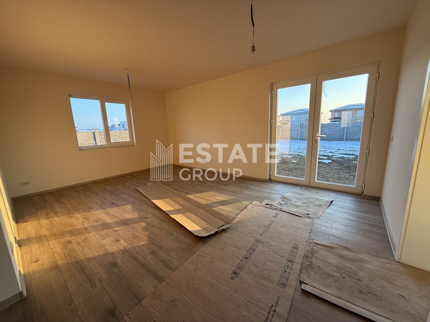 Casa individuala cu 4 camere in Mosnita Noua zona Castel - Poză 7