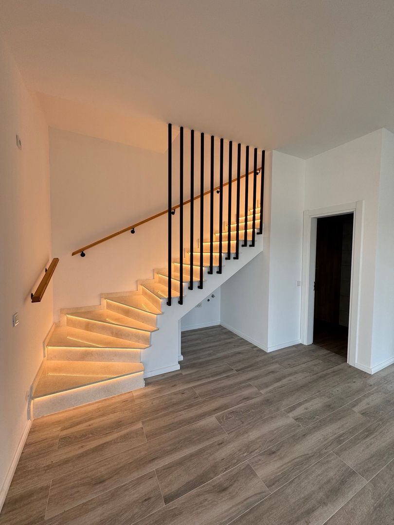 VilE stil Neoromaneasc Tunari, TOATE UTILITATILE, curte GENEROASA - Poză 5