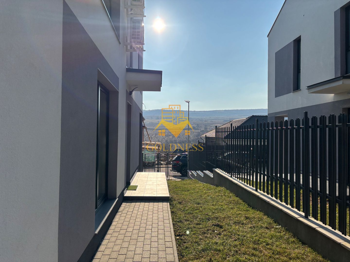 Duplex lux, de închiriat, 5 camere, parcare, curte, terasă,220mp teren - Poză 17